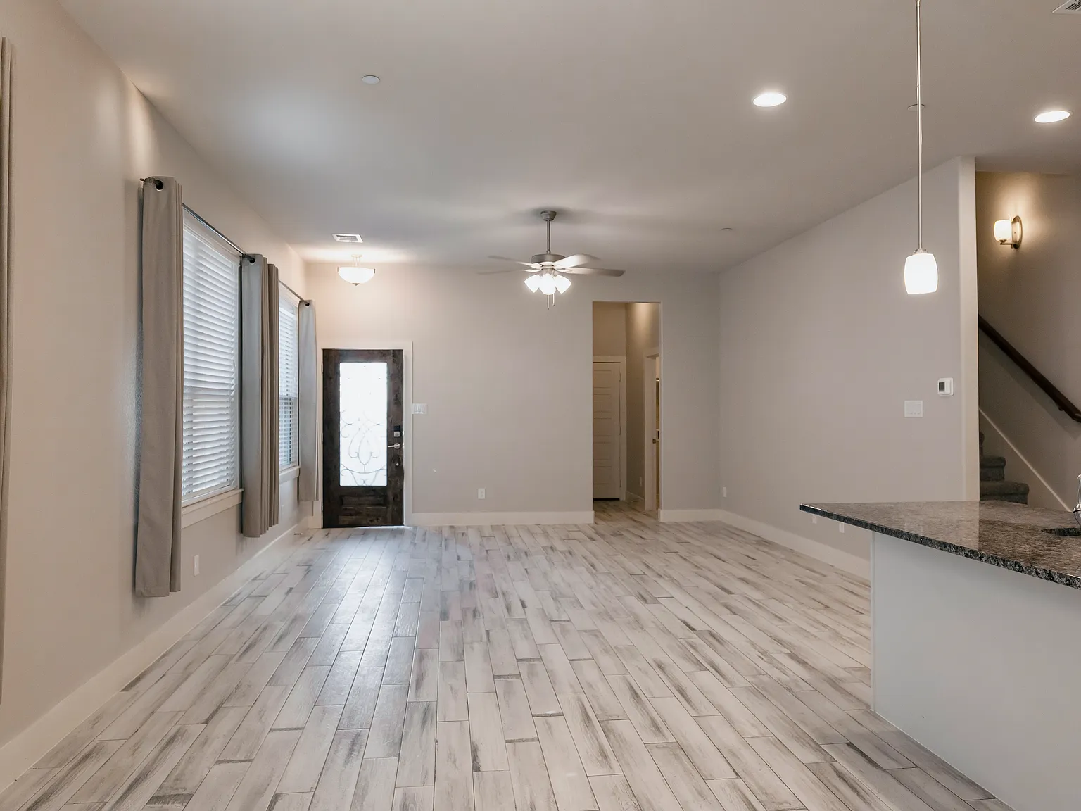 3 bed, 1789 sqft, $2,100 — Photo 4