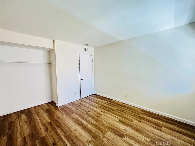 1001 W Macarthur Blvd — Photo 16