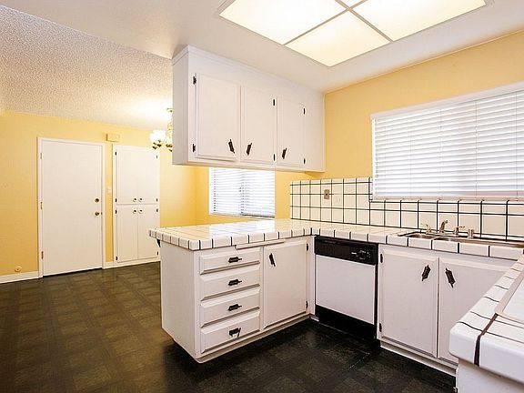 5th image of 8488 Lake Forest Dr