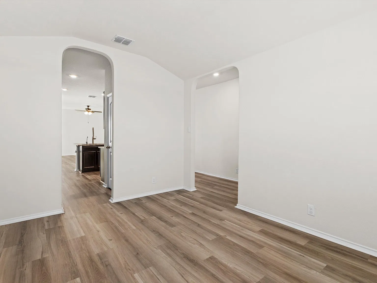 3 bed, 1644 sqft, $1,800 — Photo 2