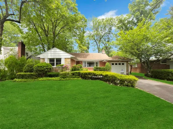 125 Wooleys Lane, Great Neck, NY 11023