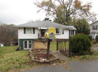56 Greenbriar Ln, Wheeling, WV 26003