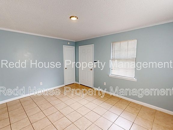 3rd image of 111 Nann St