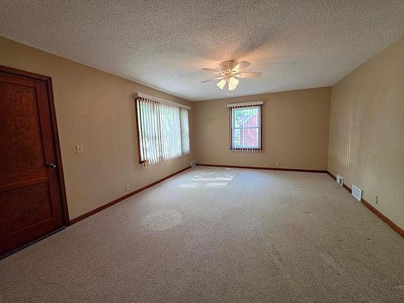 3rd image of 3023 Norwood Ave