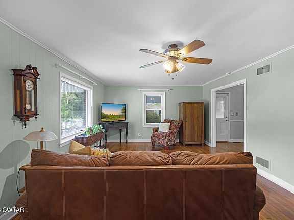 3rd image of 75 Beechwood Dr
