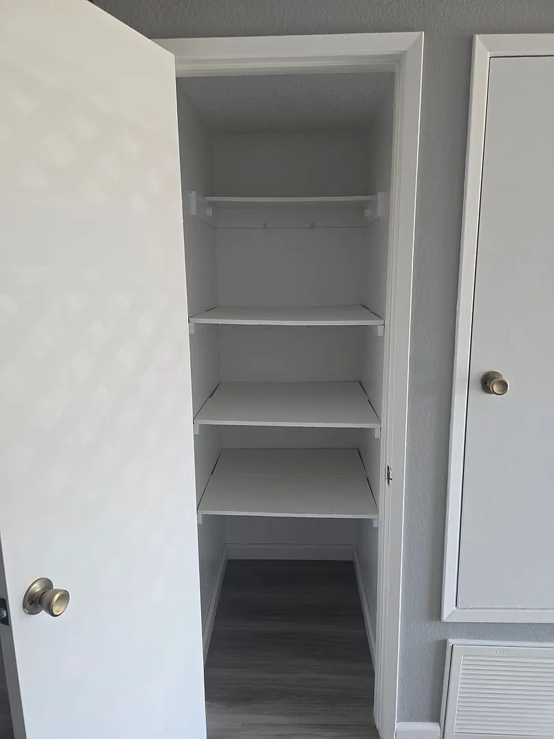 Large 1 Bed 1 Bath Condo — Photo 2