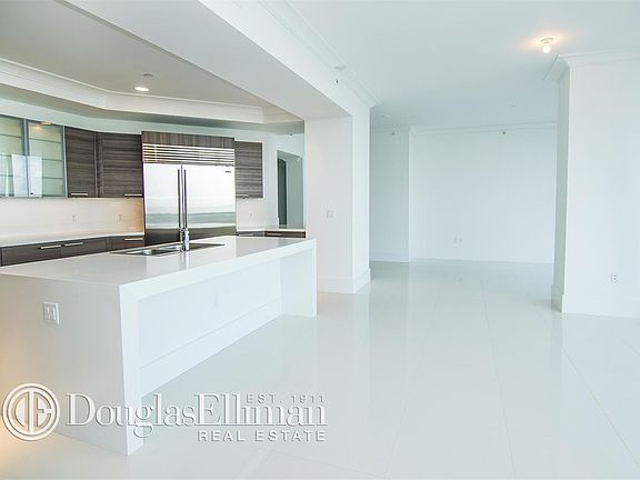 4th image of 4100 Island Blvd Unit 2104
