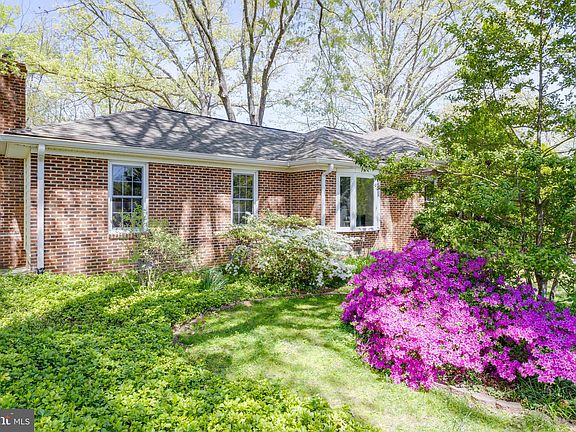 2nd image of 4917 Sunset Ln