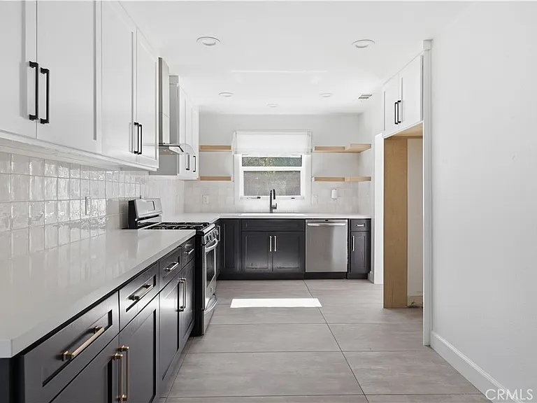 2311 Valencia St — Photo 11