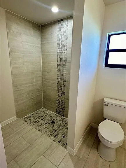 1105 NE 6th Pl — Photo 4