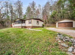 2519 & 2515 Davis Mountain Dr, Hendersonville, NC 28739