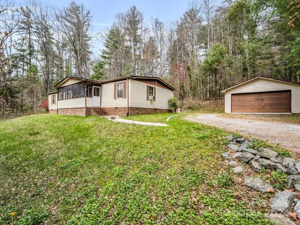 2519 & 2515 Davis Mountain Dr, Hendersonville, NC 28739