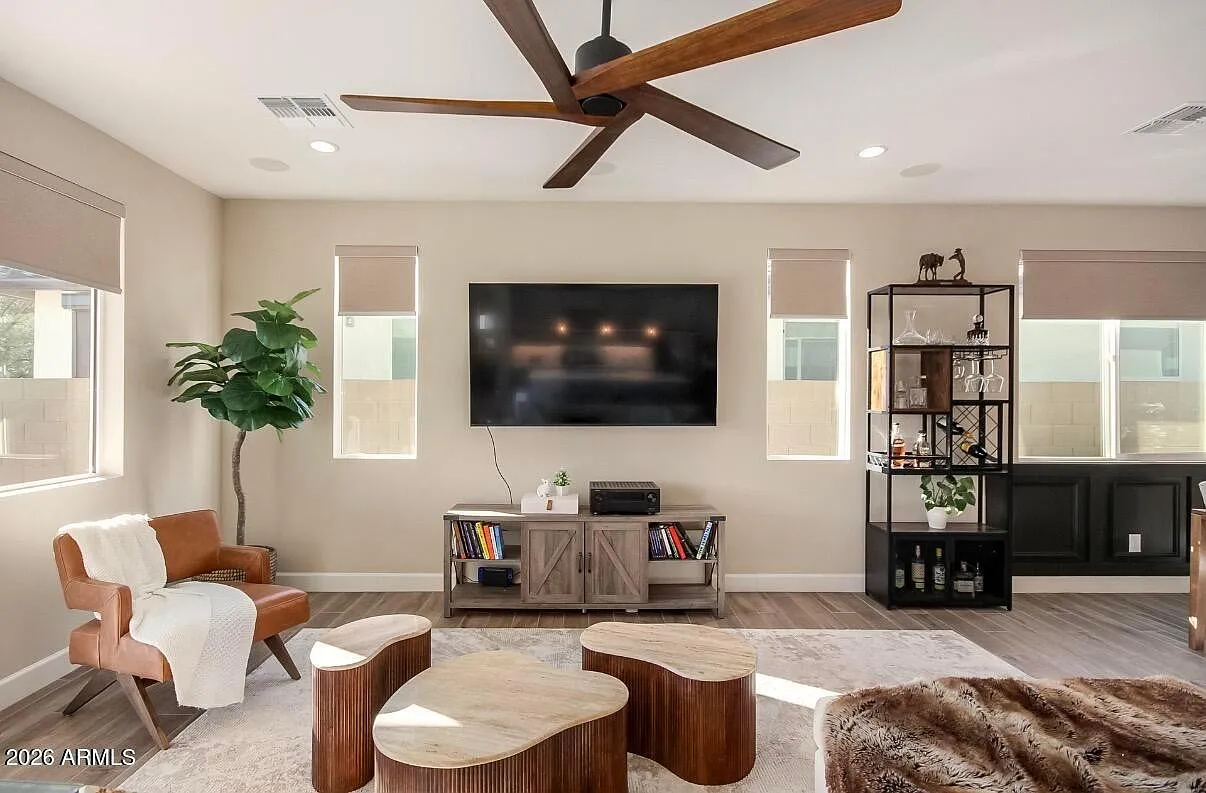 3 bed, 2.5 bath, 2001 sqft, $3,400 — Photo 4