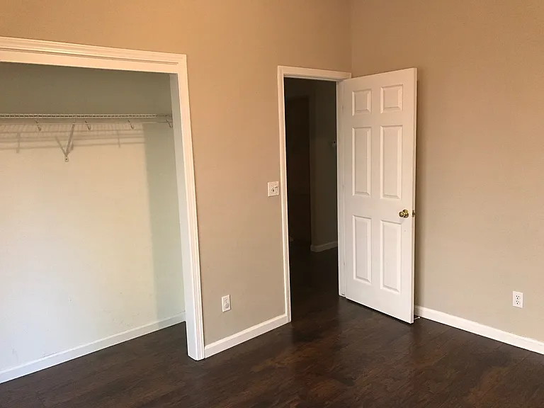 1217 Florence Ave — Photo 12