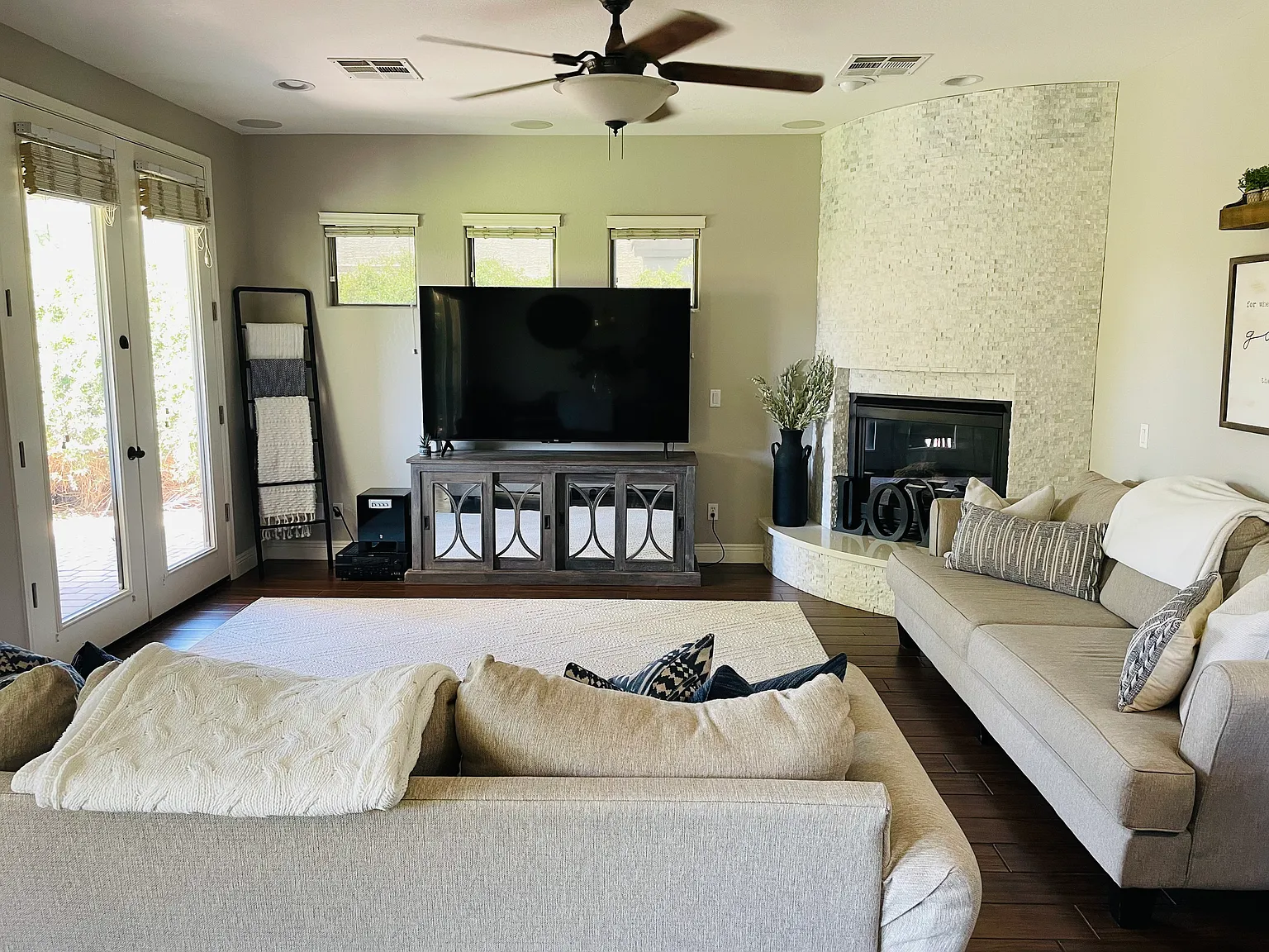 3 bed, 2234 sqft, $4,500 — Photo 2