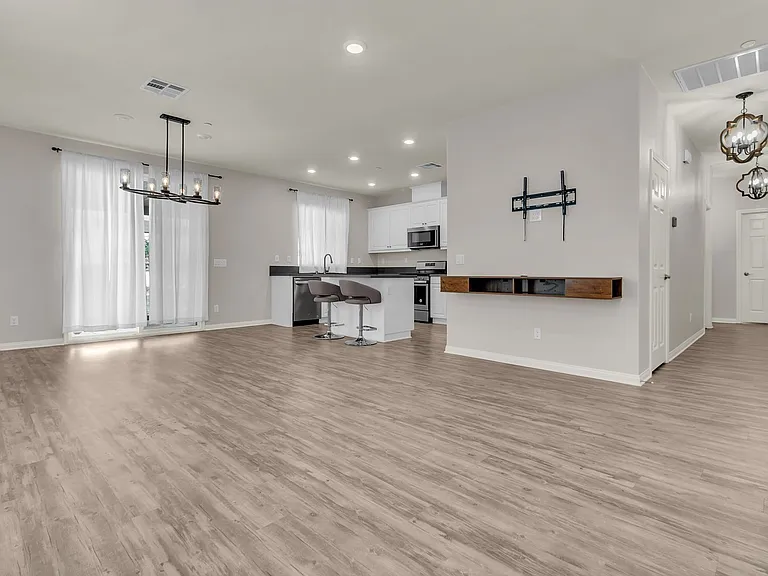 20720 Spring Mountain Rd — Photo 9