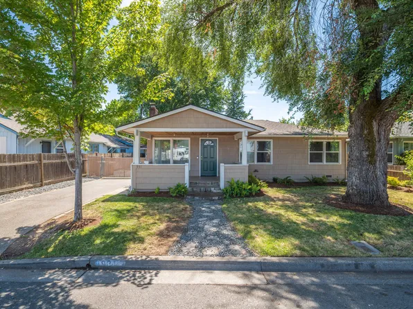 931 SE M St, Grants Pass, OR 97526