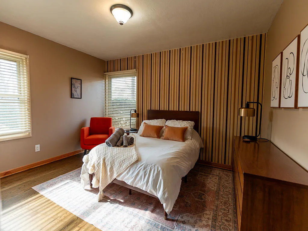3 bed, $2,400 — Photo 3