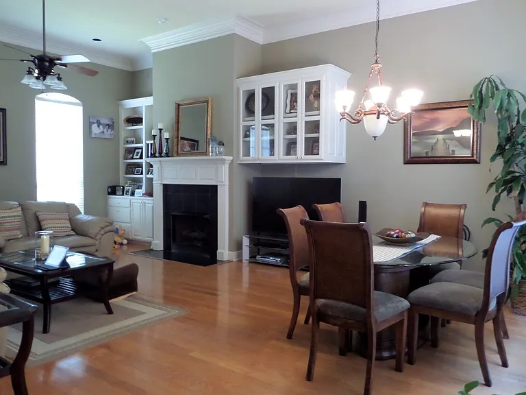 10854 Woodland Oaks Dr — Photo 2