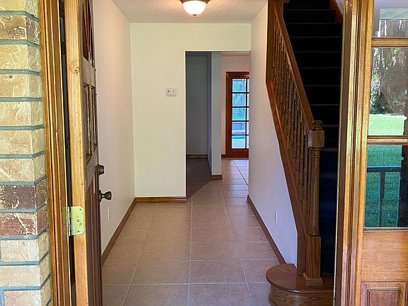 3rd image of 1687 Horseshoe Rd