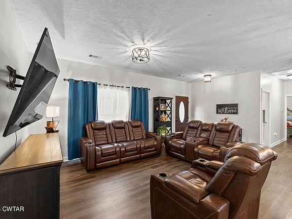 4th image of 80 Skyline Dr