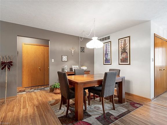 5th image of 241 Park Place Dr
