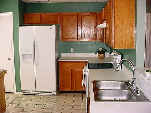 5th image of 1354 Daffodil Ln