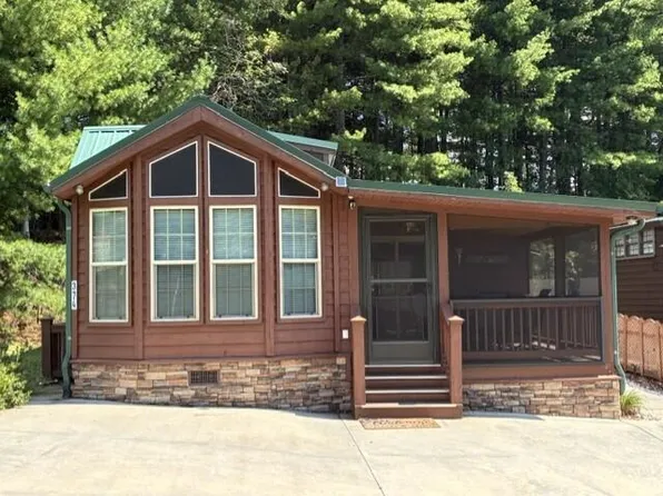 374 Thumpers Trl, Franklin, NC 28734