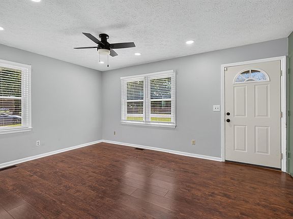 5th image of 307 Peachtree Ln