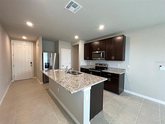 5th image of 3158 Fresno Pl