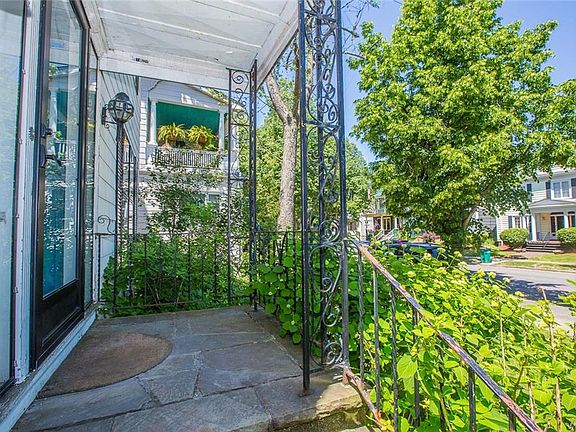 4th image of 32 Saint James Pl