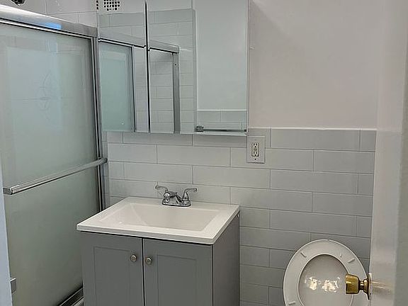 5th image of 137-38 45th Ave Unit 4D
