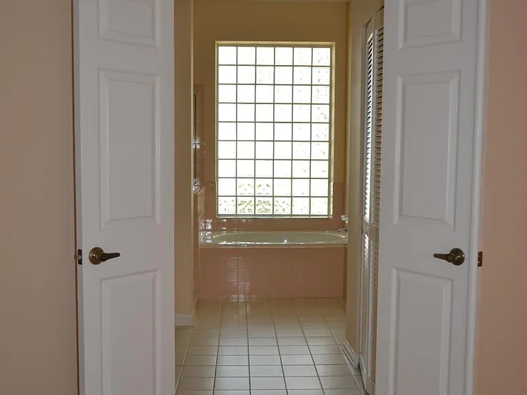318 W Hillmoor Ln — Photo 15
