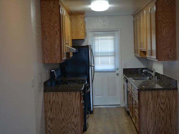 3rd image of 2307 E 10th St APT 8