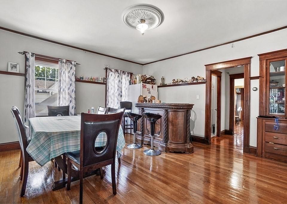 Dining room / Living room