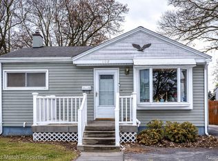 102 E Cornell Ave, Pontiac, MI 48340