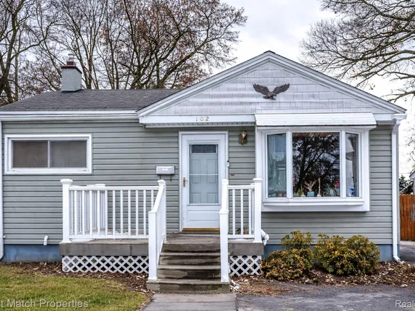 102 E Cornell Ave, Pontiac, MI 48340