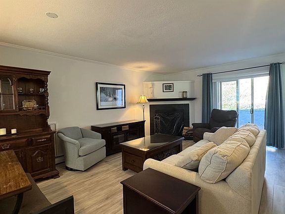 3rd image of 158 Riverside Hts #Townhouse 7