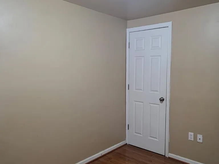 428 S Jackson St — Photo 16