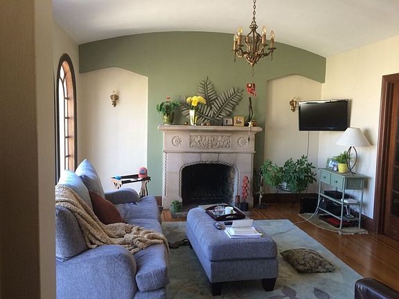 12 ft ceilings in Living room