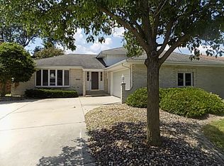 18428 Willow Ln, Lansing, IL 60438