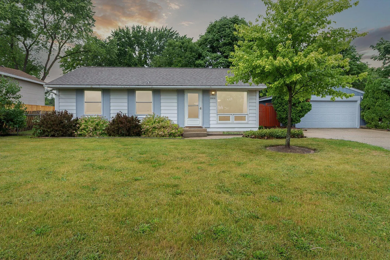 1602 Elm St photo 1