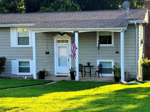 6122 7th St, King George, VA 22485