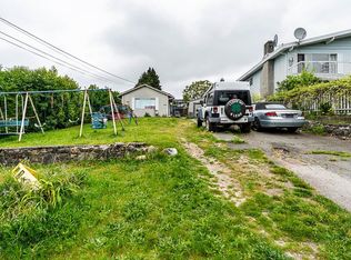 2233 Edinburgh St, New Westminster, BC V3M 2Y2
