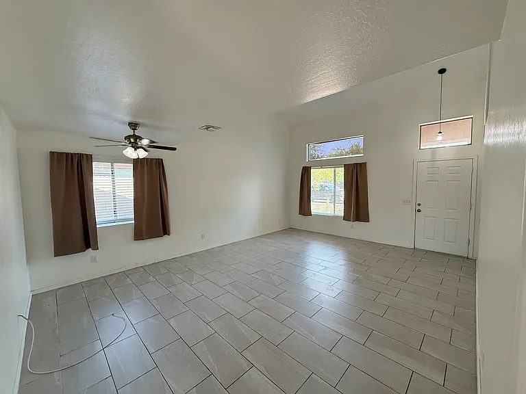 1450 E 12th Pl — Photo 14