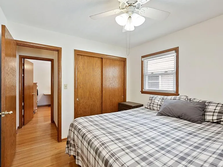 251 Stanley St E — Photo 16