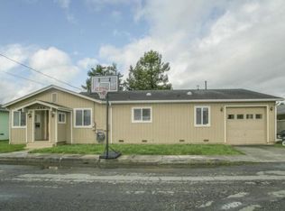 256 Orchard Ln, Fortuna, CA 95540