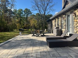 2934 Hadden Rd, Rochester, MI 48306