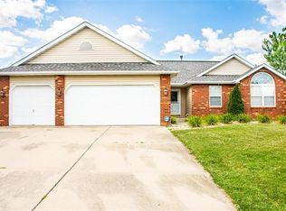 205 Fairington Dr, Troy, IL 62294