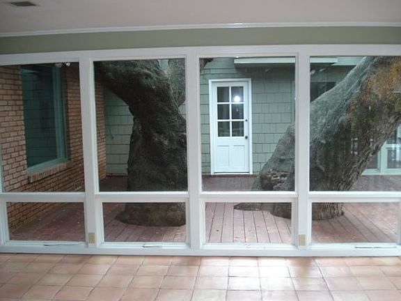 4th image of 2508 Lake Air Dr